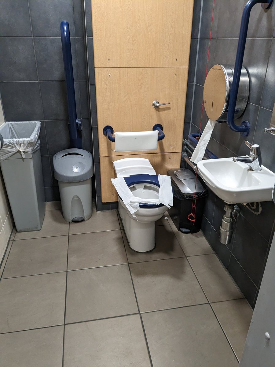 ChopChop03's tweet photo. @McDonaldsUK in Gorgie. Think I will give having something to eat a miss 🤣 https://t.co/42CGNL5day