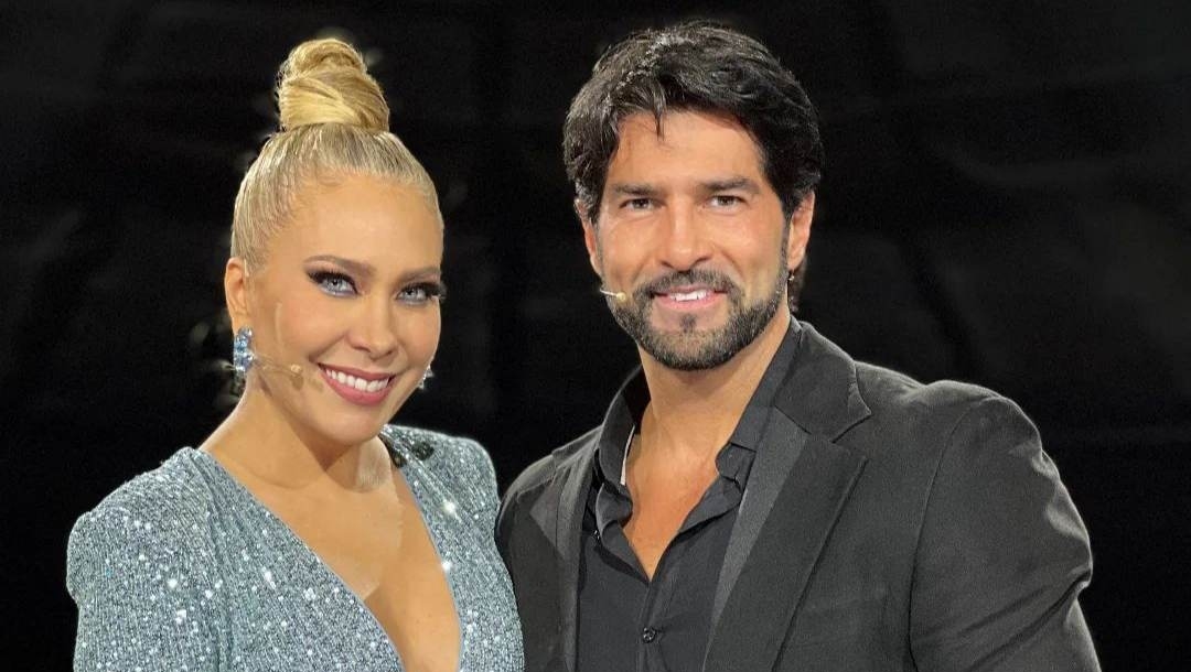 Telemundo's tweet photo. #ArturoCarmona revela detalles de su inestabilidad emocional 😞 Vía @hoydia (📸 #jimenagallegotv) 👉https://t.co/a4PzflHzRO

#Famosos https://t.co/8WxJ5fxYTY