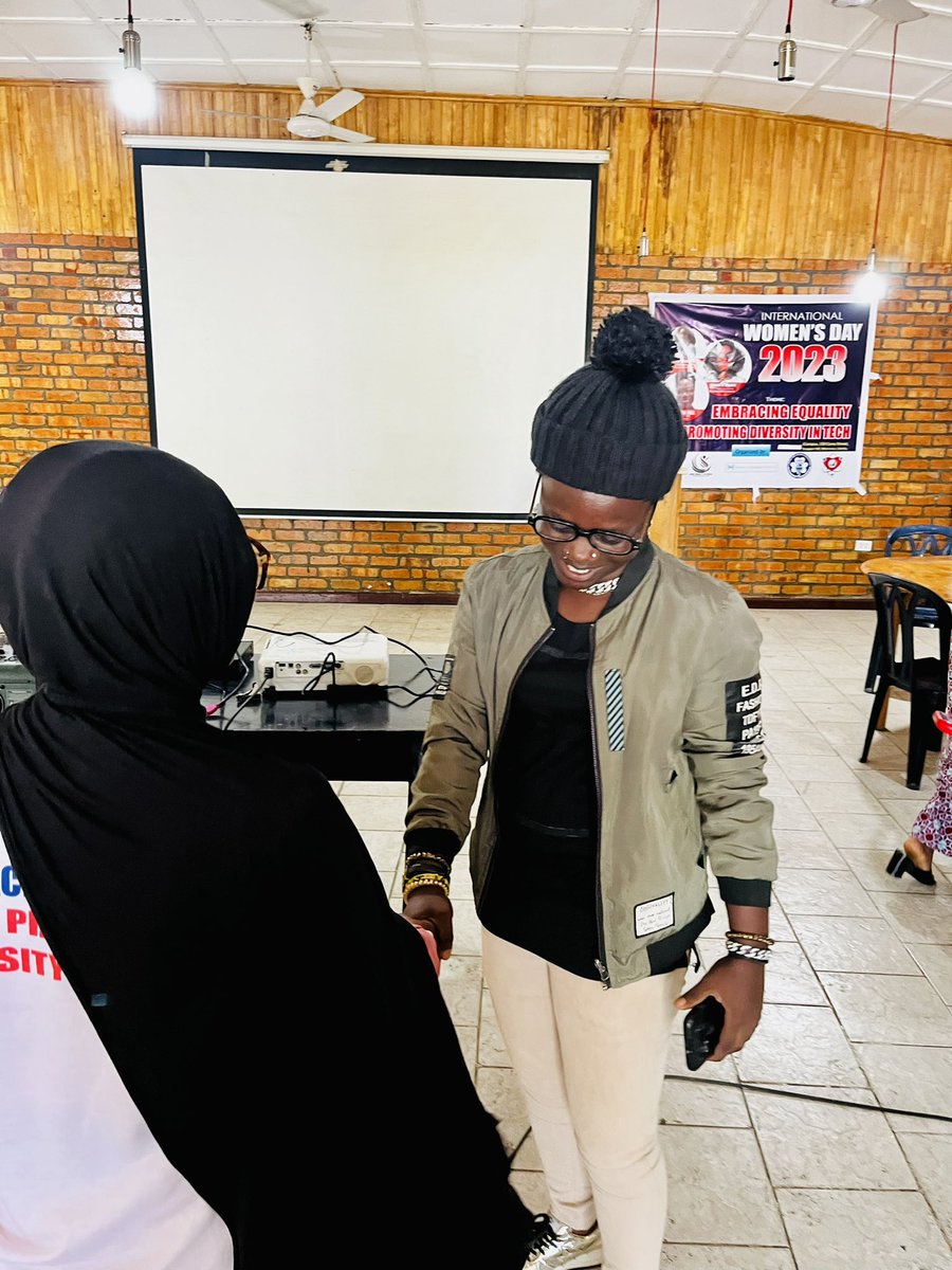MonroviaWtm's tweet photo. My favorite part, networking. Meet someone new and tell them three things that makes you unique.
#IWD2023 #WTMDareToBe @WomenTechmakers https://t.co/b1m8vDJ6M2