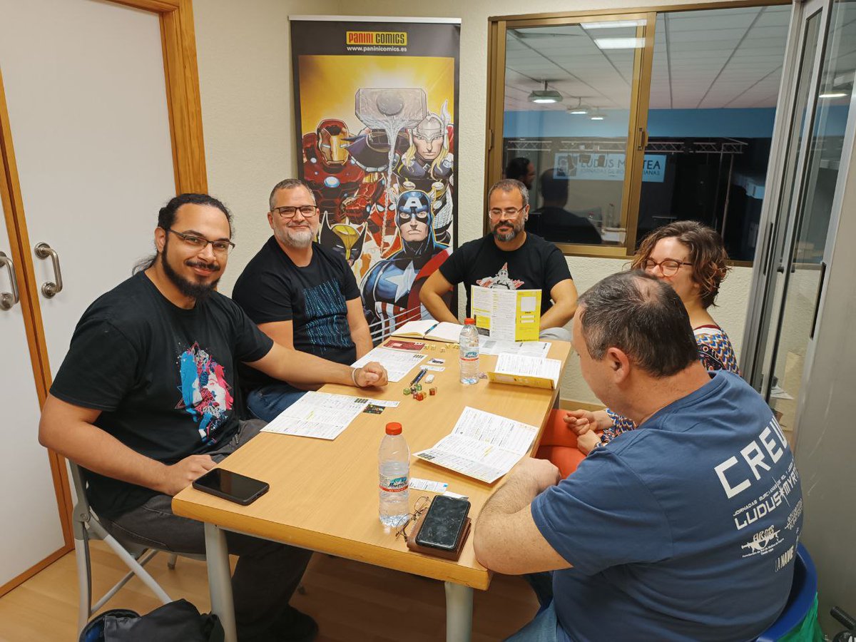 PARTIDA -Rol
Partida de Cbr-pnk para empezar el domingo por la mañana Yeray nos ha narrado Un último trabajo, en un entorno cyberpunk y violento en el que el tiempo juega en contra de nuestros personajes.
#Rol #Jornadas #LudusMyrtea #Murcia