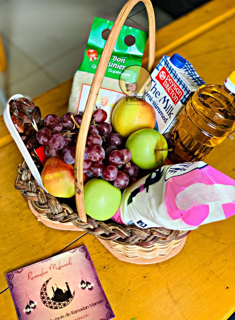 Shei_Lights's tweet photo. En ce début de Ramadan, notre cliente a tenu à faire plaisir à sa belle-mère en lui livrant un panier surprise ☺️. 
Ça vous donne des idées ? Nous sommes disponibles pour contribuer au sourire de vos proches ✨

Bon Ramadan à la communauté musulmane 🫶🏽🕌

📍Yaoundé https://t.co/ba7mbCCN4v