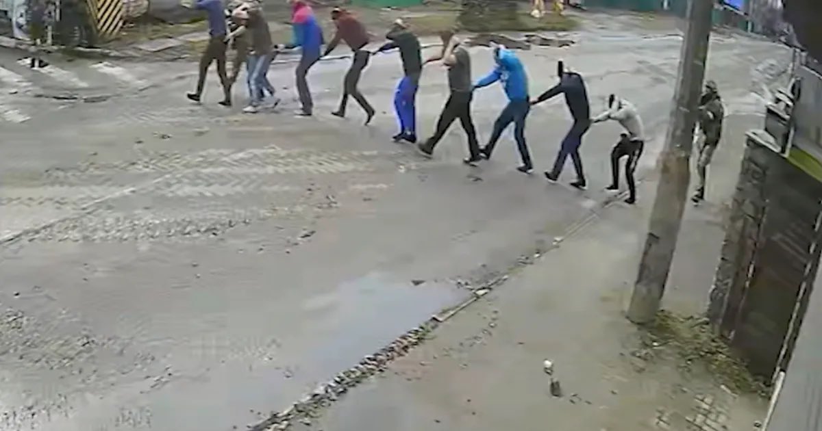 visegrad24's tweet photo. Leaked internal FSB emails show that Putin planned a ‘total cleansing’ of Ukraine with ‘house-to-house terror’ followed by civilians being sent to concentration camps.

It was supposed to happen to quell street protests against Russia’s removal of Zelensky from the presidency. https://t.co/0urXPoyN80