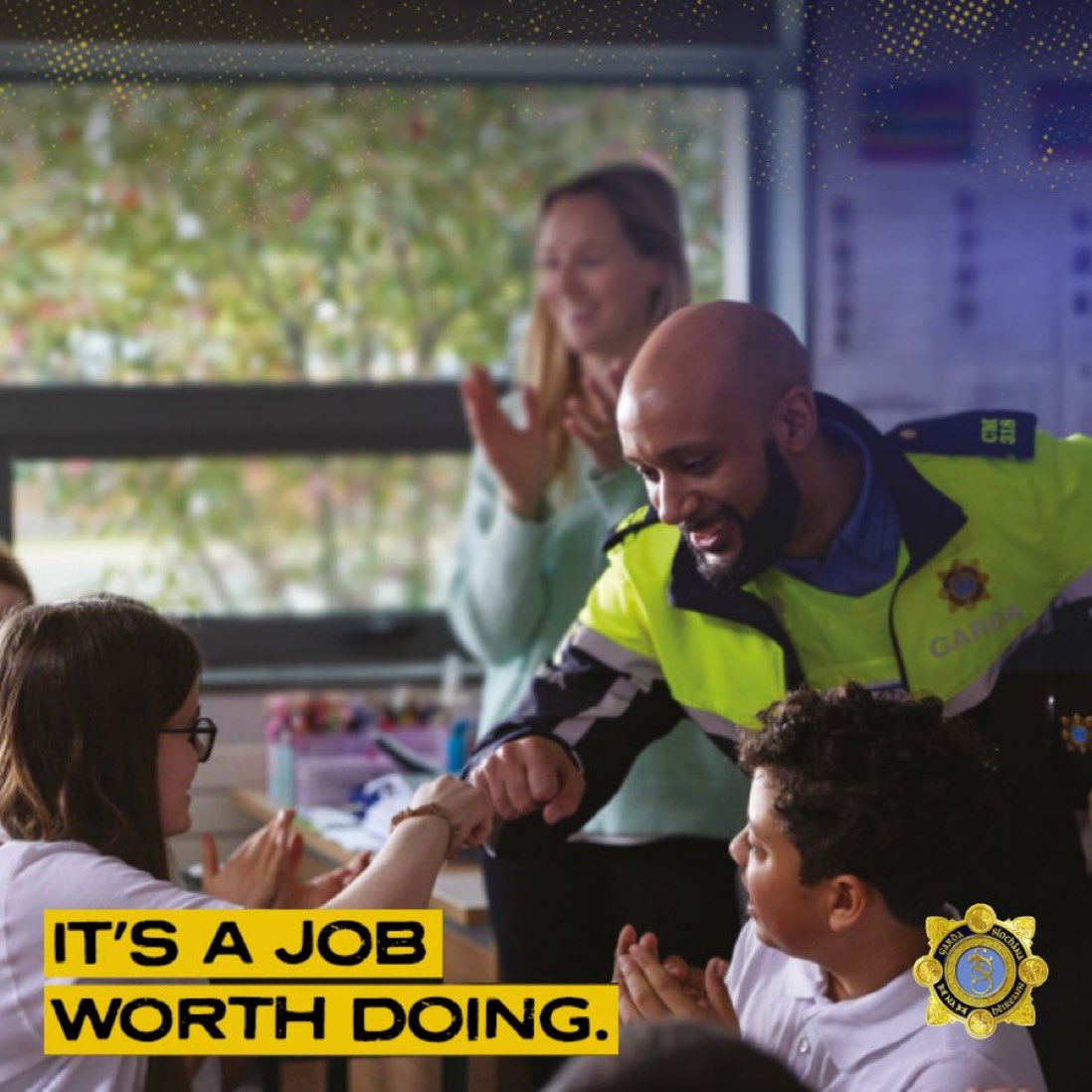 gardainfo's tweet photo. Joining An Garda Síochána will change your life, and the lives of others.

Being a Garda is a tough job. 

But it’s a job worth doing.

You can apply before 3pm, 14th April 2023 via https://t.co/06mb0nrBjH at https://t.co/eDWqAZKuYR

#ItsAJobWorthDoing https://t.co/EXXWa7aeCF