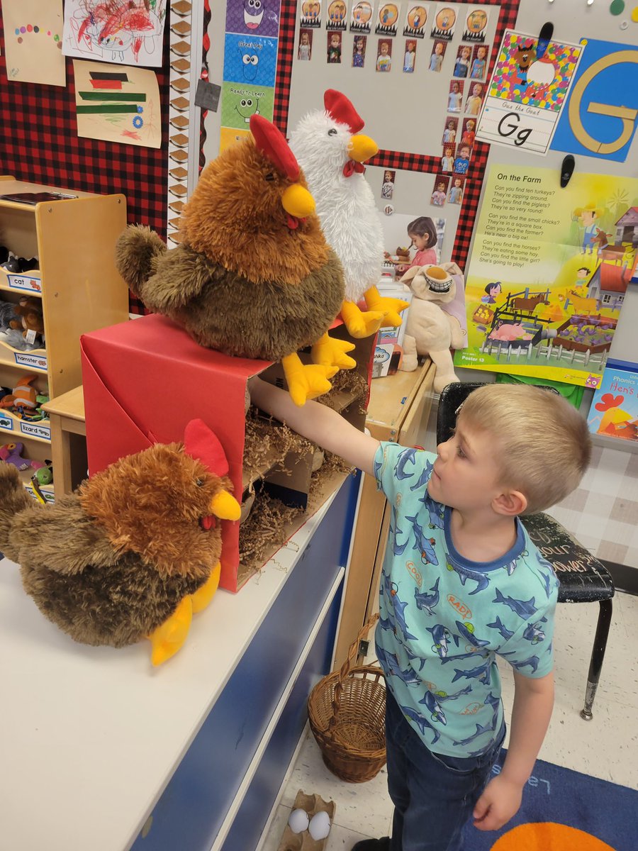 CarlenaSheeran's tweet photo. After reading “Hen's Pens” the 3️⃣ “hens" in the coop in J. Arnold’s class @RineyvilleE laid eggs. 👫🏽 The #TinyRockets noticed there was writing on their eggs just like in the story. 🥚 They identified the uppercase letter on each. #HCSBetterTogether #FarmUnit #HandsOn https://t.co/k7yklsSkkx