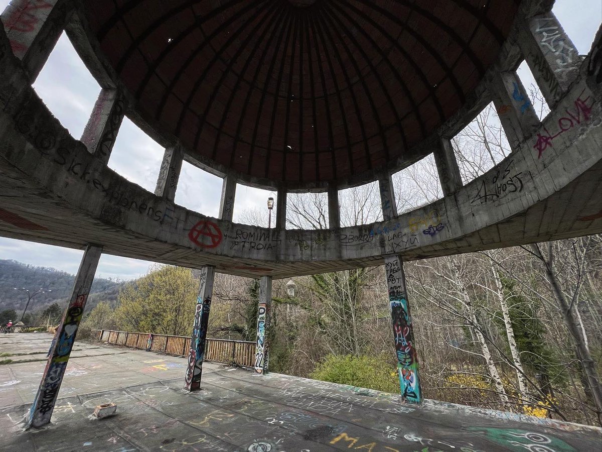 luca_barra's tweet photo. Paese dei balocchi #Consonno https://t.co/hqxgn0NEYr