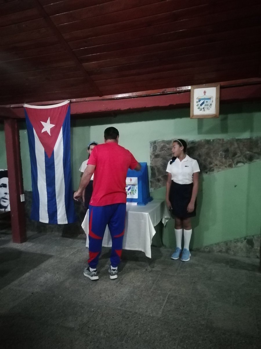 En el Hotel Pinar Encanto desde horas tempranas el colegio 2 #Si por Cuba#PinardelRío #MejorEsPosible