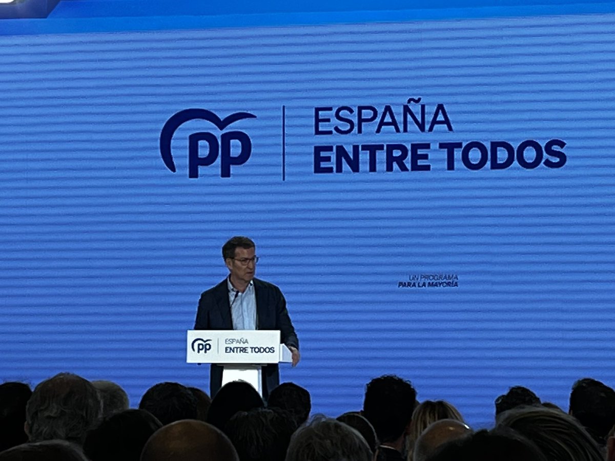 svalmana's tweet image. 🔵 “Esta es la palabra de un partido que tiene palabra”, @NunezFeijoo en #Guadalajara en la presentación del #ProgramaMarco del @ppopular 
Con @AnaGuarinos @carmenfunezdg @idlserna y @paconunez_ 👏👏