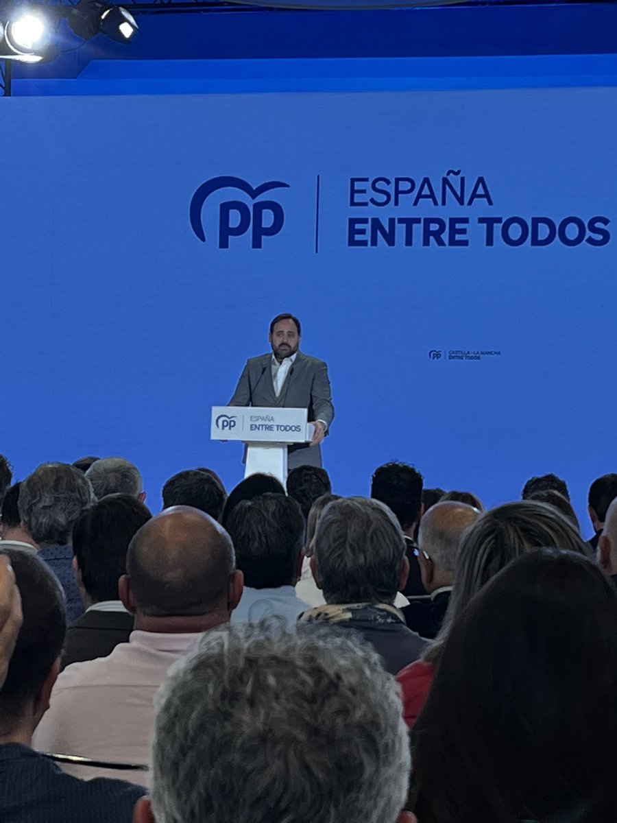 svalmana's tweet image. 🔵 “Esta es la palabra de un partido que tiene palabra”, @NunezFeijoo en #Guadalajara en la presentación del #ProgramaMarco del @ppopular 
Con @AnaGuarinos @carmenfunezdg @idlserna y @paconunez_ 👏👏