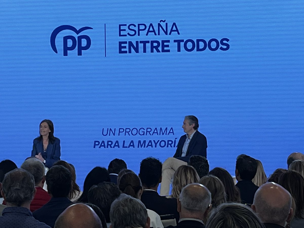 svalmana's tweet image. 🔵 “Esta es la palabra de un partido que tiene palabra”, @NunezFeijoo en #Guadalajara en la presentación del #ProgramaMarco del @ppopular 
Con @AnaGuarinos @carmenfunezdg @idlserna y @paconunez_ 👏👏