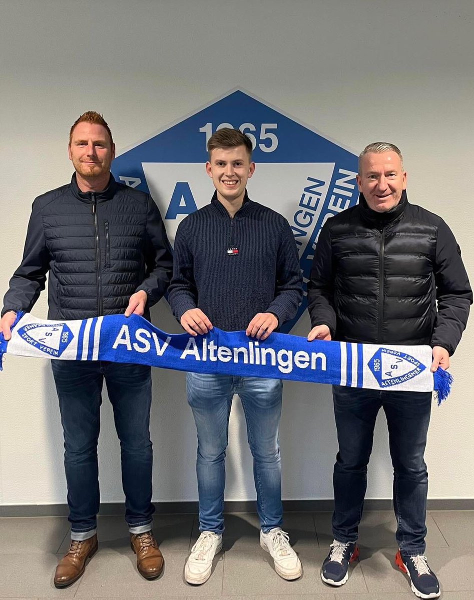 asv_altenlingen's tweet photo. Neuer Trainer - auch bei uns. Christian Bruns übernimmt die Erste. Foto: Christian Bruns, Max Nie Hoegen und Thomas Menke (vlnr) #HejaASV https://t.co/NyBUPaKqXe