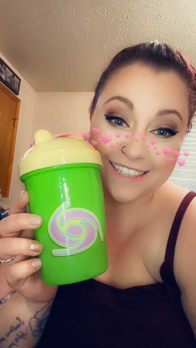 Bane_Sarina's tweet photo. Everyone who tries #GFUEL loves it! @GFuelEnergy @GammaLabs #soyummy #lovethiscup #offtoworkigo https://t.co/pQZgOnlOvb