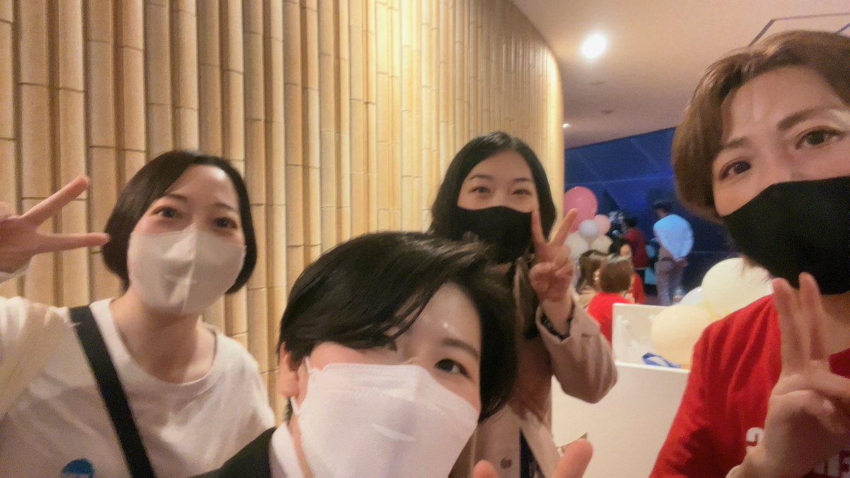 EXONee1's tweet photo. EXONeeのメンバーも
だんほり見に来てくれた!
本当私のコピユニの原点。
1番大変で熱い時期を
一緒に乗り越えた仲間
12年経ったんだ!
すごいwwww
いつもありがとう❤️
#だんほり
#EXONee https://t.co/uIMdrFHnPa