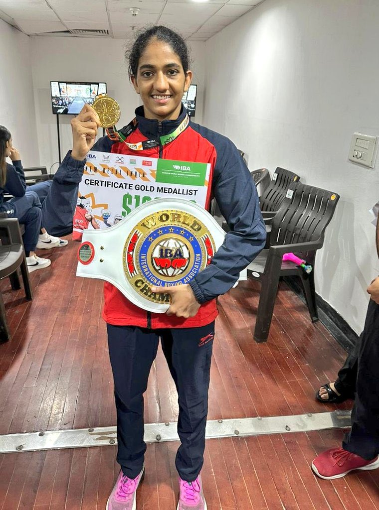 NituGhanghas333's tweet photo. It is indeed a proud moment in my life to become the Women’s Boxing World Champion. I want to thank everyone who has been an integral part of my journey to Gold

I dedicate this Gold🥇 Medal to my parents who have sacrificed a lot in life to make me a champion boxer #IBAWWBC2023 https://t.co/gZGtbBMi7G