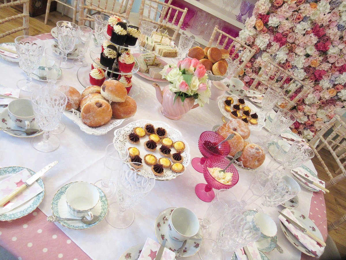 teapartyparty's tweet photo. Just a little yummyness. Hen Party https://t.co/wU35tZK9dD