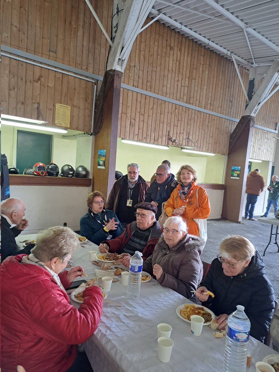 PASCALE40906816's tweet photo. Journée passée sur les routes de la @ Roue Tourangelle. 
Dans le cadre de notre partenariat, le territoire Touraine # Harmonie Mutuelle  a soutenu la # banque alimentaire , nos établissements de VYV3 CVL sont à l'honneur avec les bénéficiaires de la plateforme de répit Bulle d'R https://t.co/GHf3iRhg7S