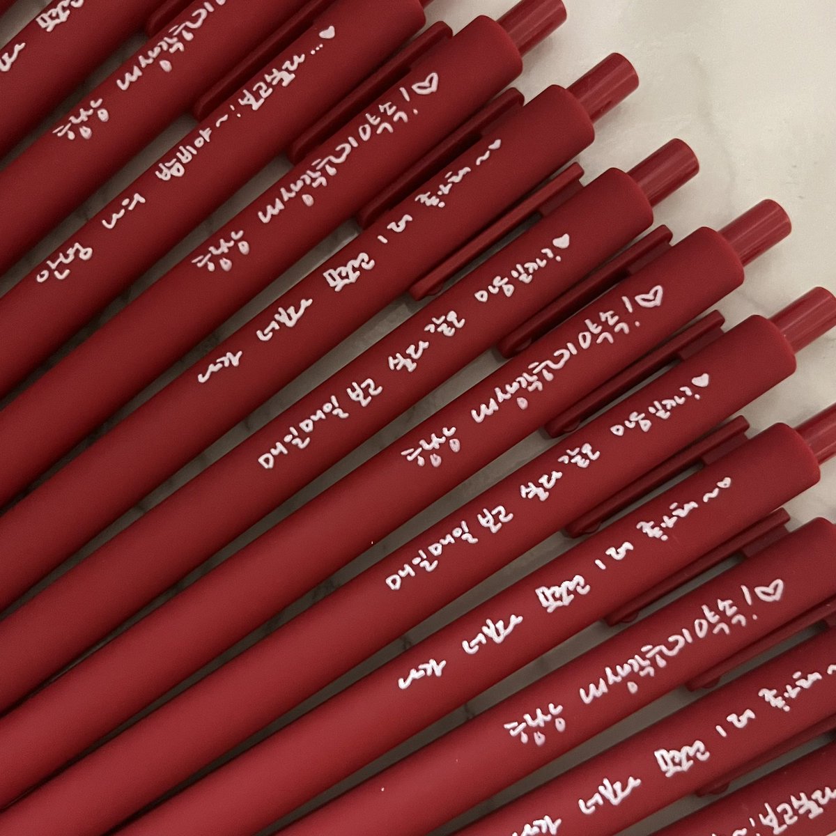 Somm_02's tweet photo. #RT ♥️백현 손글씨 볼펜 1차 판매♥️

기간: 3월 26일(일) ~ 4월 6일(목)
볼펜 판매를 진행합니다♡̴

구매폼: https://t.co/mKZTMBYNIi

* 제품 관련해 자세한 내용은 위 구매폼 참고해주시길 바라며, 문의는 DM 주시면 됩니다.

RT 2분 뽑아 볼펜 보내드립니다♡‧₊˚ https://t.co/alAj3dyYEs