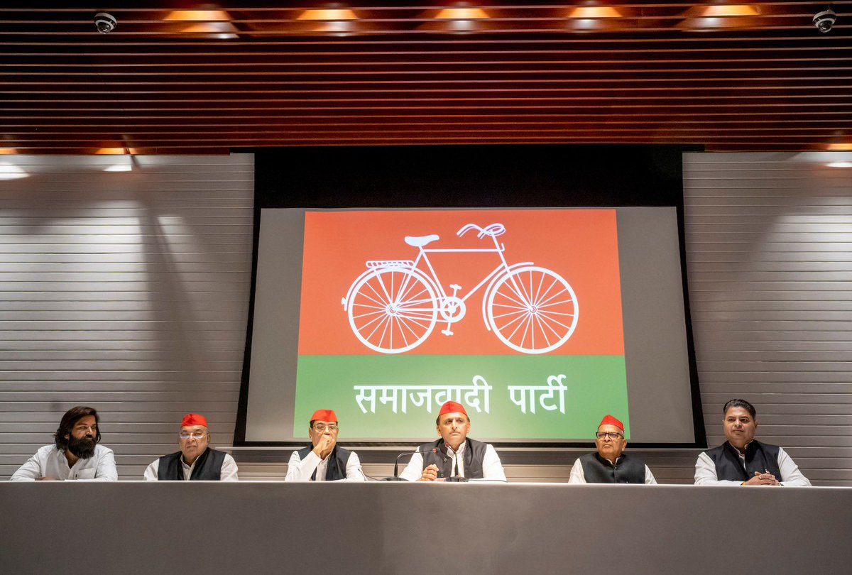 yadavakhilesh tweet picture