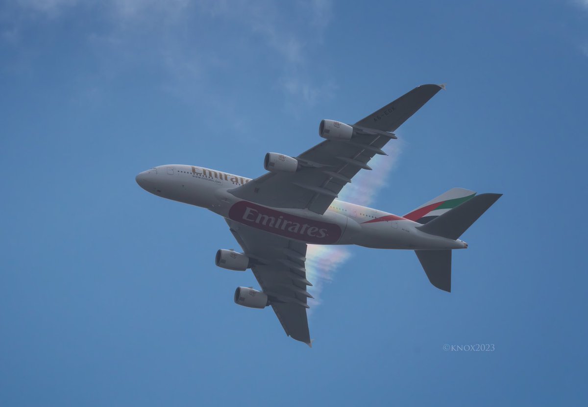 foxyknoxy99's tweet photo. EK17 turning final into MAN just now, and leaving some lovely rainbows behind the wings! Perfect combination of damp air, backlit sun, and a patch of blue sky. #avgeek #aviation #airbus #manchester https://t.co/Mp61tgiI9m
