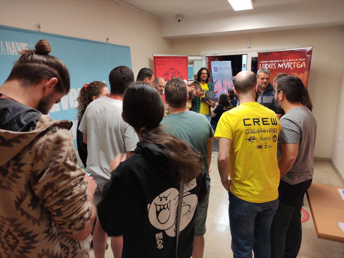 Abrimos la inscripción a las partidas media hora antes... Eso no quita que anoche hubiera ya cola con una hora de antelación...
Si tienes muy claro a qué quieres apuntarte no esperes a última hora.
#LudusMyrtea #Jornadas #Rol #Murcia