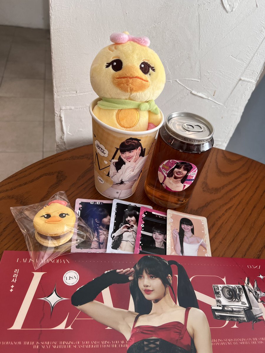 moyang__0211's tweet photo. 컵홀더 넘 귀욥구..💛 쁘카롱 깜찍해… 생일 축하해 리사야 💕
#HEARTSforLISA https://t.co/5PBjoGQztW