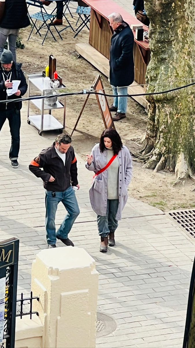 AndyLincolnNews's tweet photo. NEW | Andy as Rick on set filming the #TWD: Rick &amp; Michonne series at Hamilton Park in Jersey City, New Jersey on March 22, 2023.

#AndrewLincoln
#RickGrimes 

📸 girlintechieworld ; Nicole Rotio https://t.co/raXYOFOut3