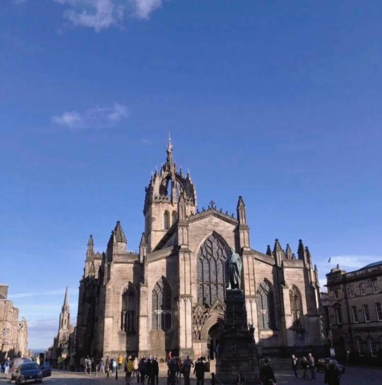 I went to meet my professor and supervisor at the University of London today, and it reminded me of the good times at the University of London, full of warmth and memories.