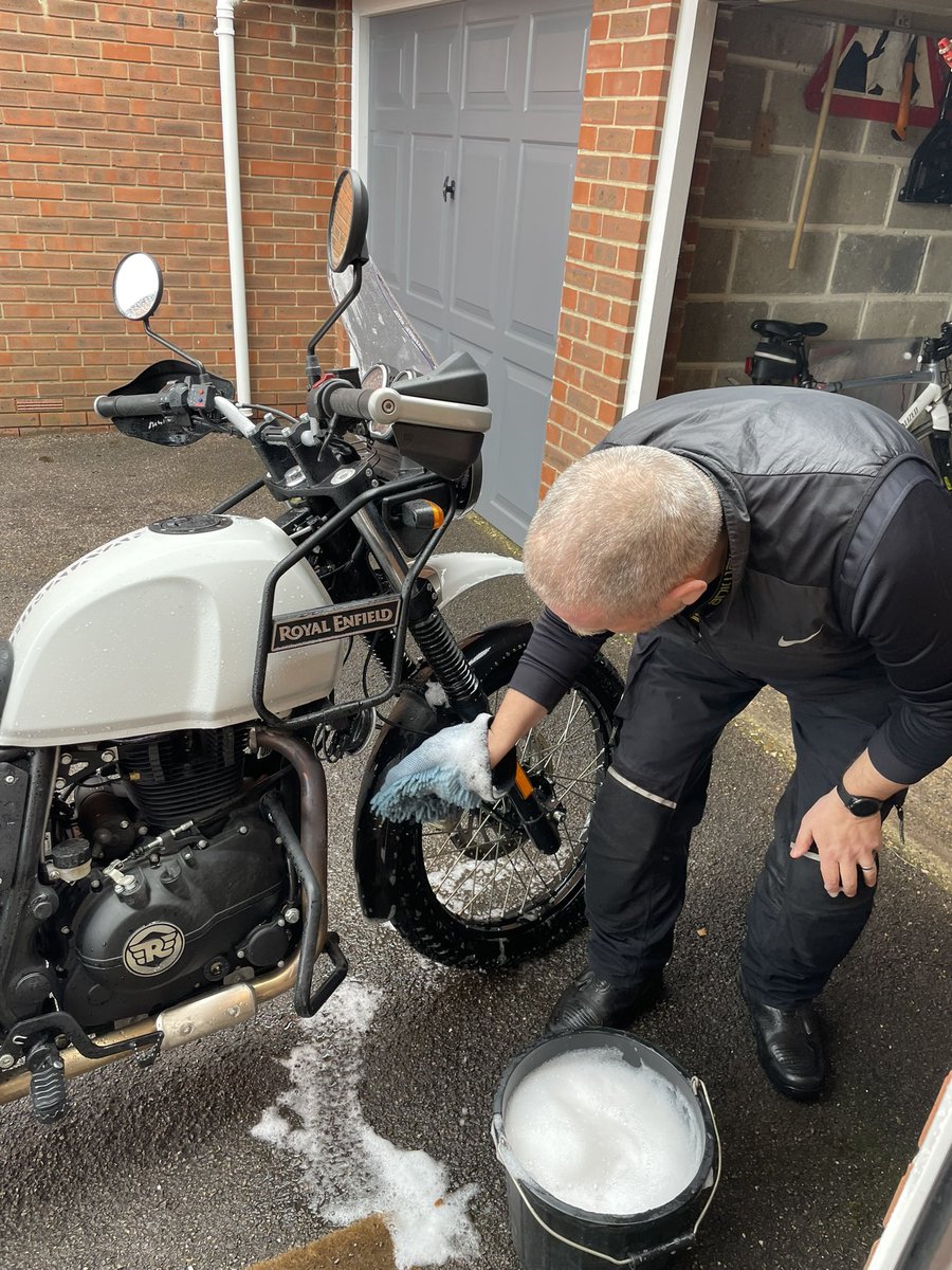 Best thing about being married to <a href="/dorsetbikeEXcop/">Chris Smith</a> …he knows all the best cake stops AND cleans my bike when we get home 😁