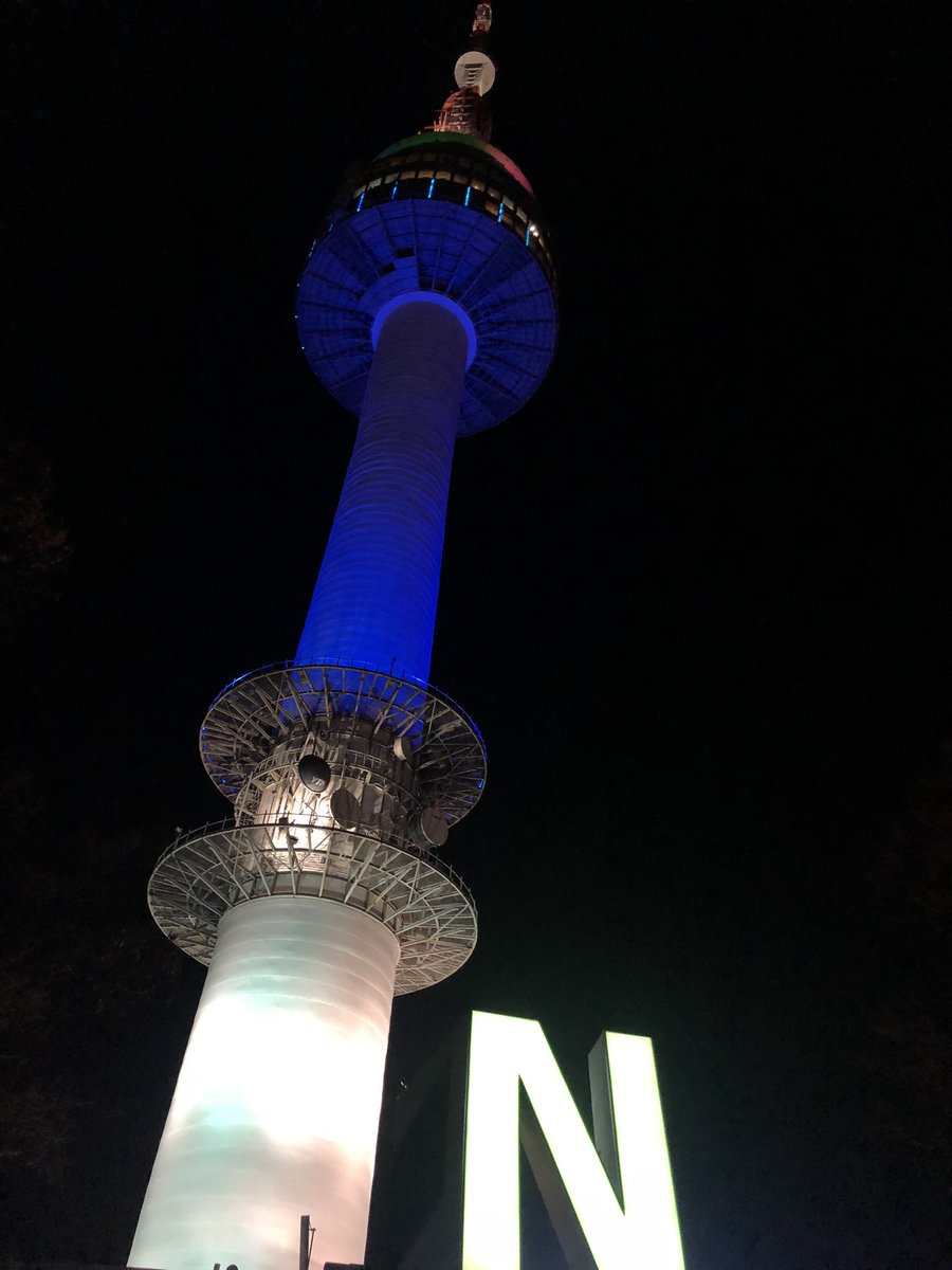 0u01120's tweet photo. ヨコが行ってるところと同じとこ〜
南山タワーのケーブルカー中止でこのエレベーターだけ乗って、急遽バスで時間ギリギリに向かった記憶😇 私が通訳して道案内してあげたいwww #鉄腕DASH https://t.co/oIgul0ZOD4