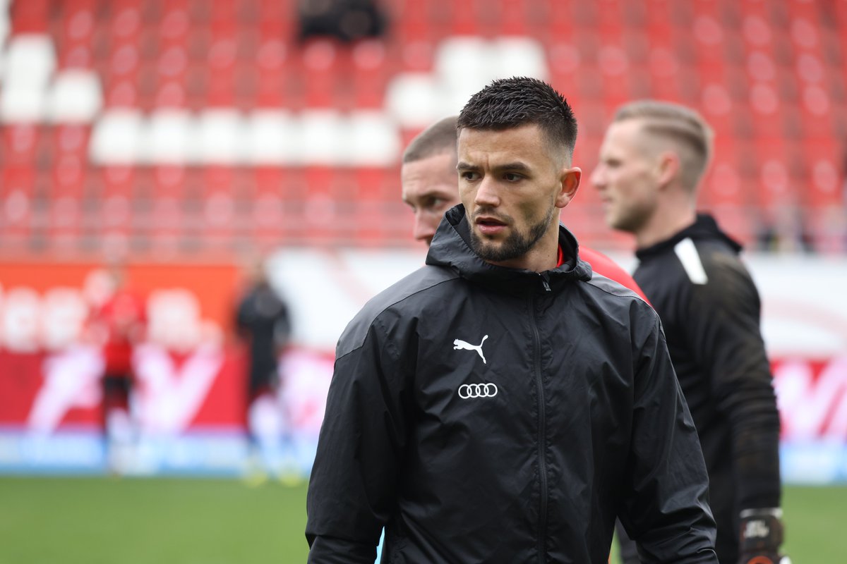 Schanzer's tweet photo. Visar #Musliu ist nach einem erfolgreichen Länderspiel-Einsatz zurück. ⚽️⚫️🔴
#FSVFCI https://t.co/R0m5GSWJgo