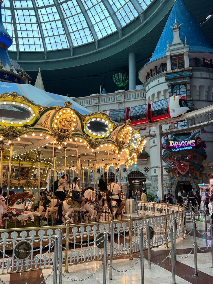 Minnie_Jimin_'s tweet photo. Dziś jest bardzo aktywny dzień! Atrakcje na każdą chwilę a zaczynamy od Lotte World! Mam tu tak blisko a jestem pierwszy raz. Czas się bawić!
#SUNDAYFAMTIME https://t.co/mYXxclVXbz
