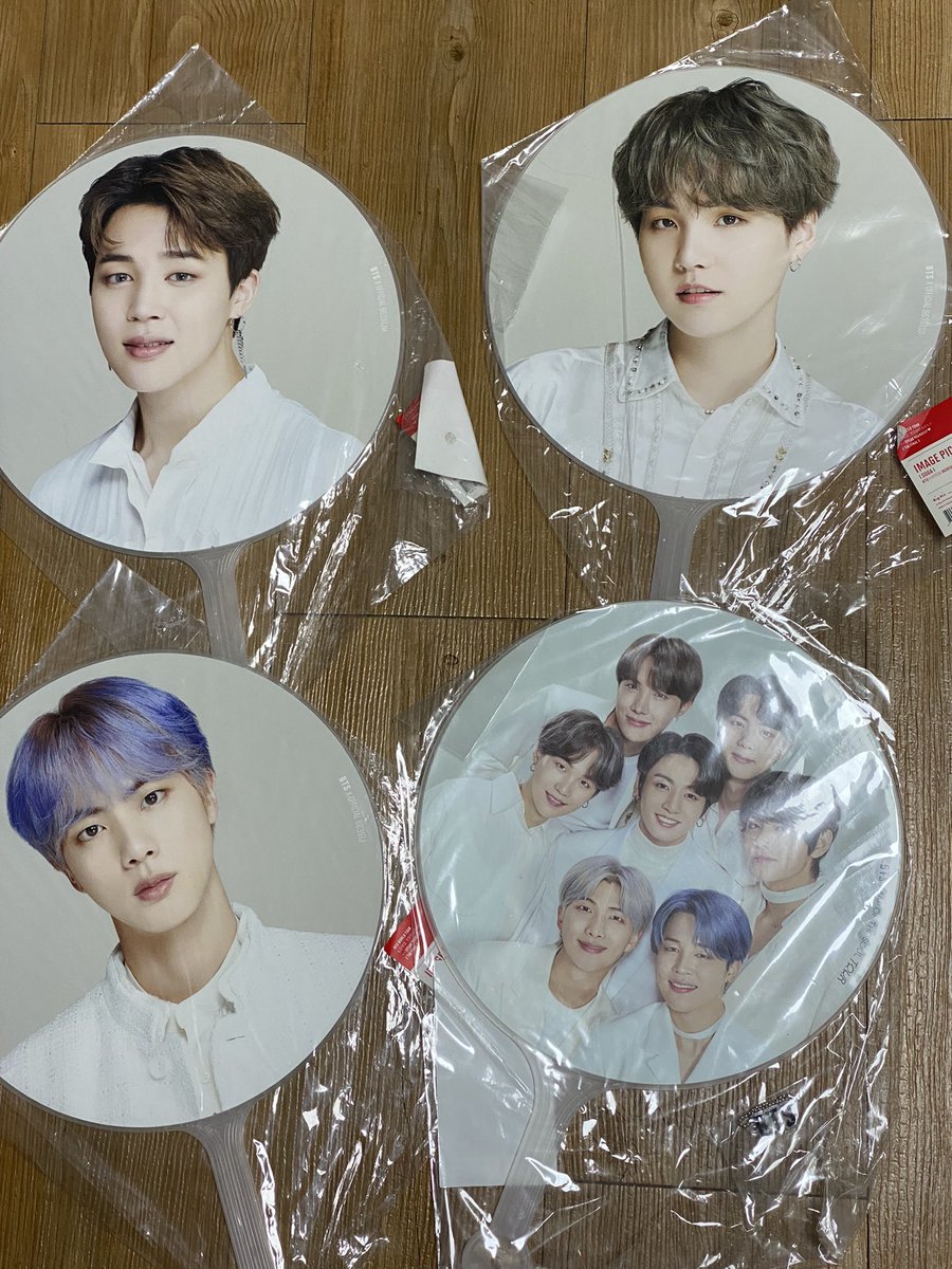 race1357's tweet photo. 🫶🏻방탄소년단 굿즈🫶🏻
굿즈와 액자 양도합니다!
디엠으로 연락 주세요!
가능하면 한 번에 다 양도하고 싶어요!
윤기 액자는 A3사이즈예요!
한 번에 가져가시면 마지막에 있는 비공굿도 같이 다 보내드릴게요~
끼택이랑 반택도 가능합니다
#방탄 #방탄소년단 #BTS #방탄소년단굿즈 #굿양도 #BTS굿즈 https://t.co/MbxXs5GiIz