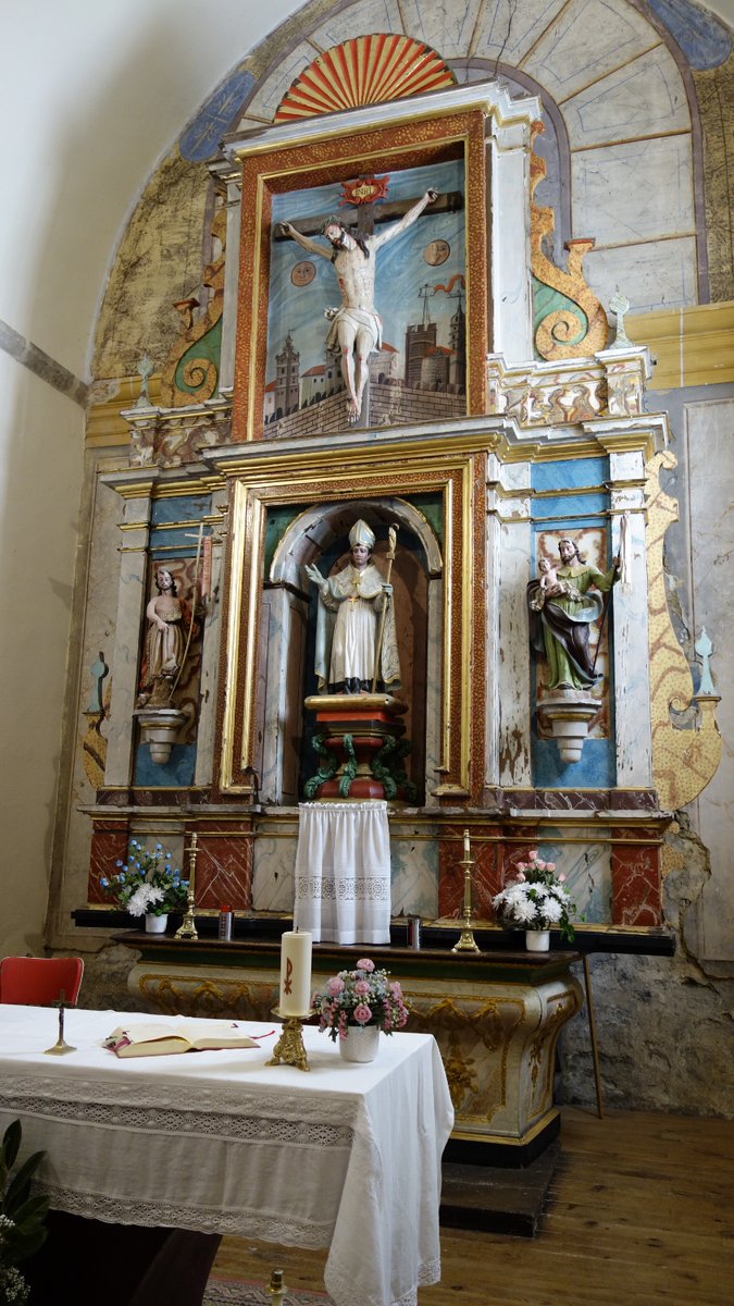 PatrimonioAlava's tweet photo. #Zestafe. El #RetabloMayor de la iglesia de #SanNicolásdeBari es #neoclásico del siglo XVIII. El sagrario que procede de #Apodaka, la imagen del santo y el Crucificado del siglo XVII son #barrocos. #Álava
Foto: Ayto. de Zigoitia https://t.co/ord5q3n39d