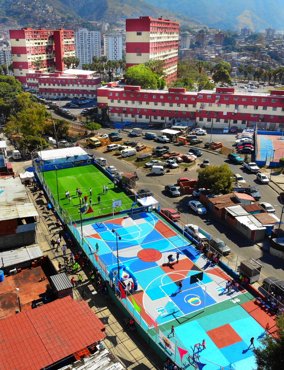 Así va la combativa parroquia 23 de Enero, en plena transformación, gracias al gran equipo de la Alcaldesa
A/J <a href="/gestionperfecta/">Carmen Meléndez</a>,  quienes son mujeres y hombres revolucionarios que trabajan con mística, dedicación y amor por Caracas ❤️

#26Mar
#ManoDuraABandasCorruptas