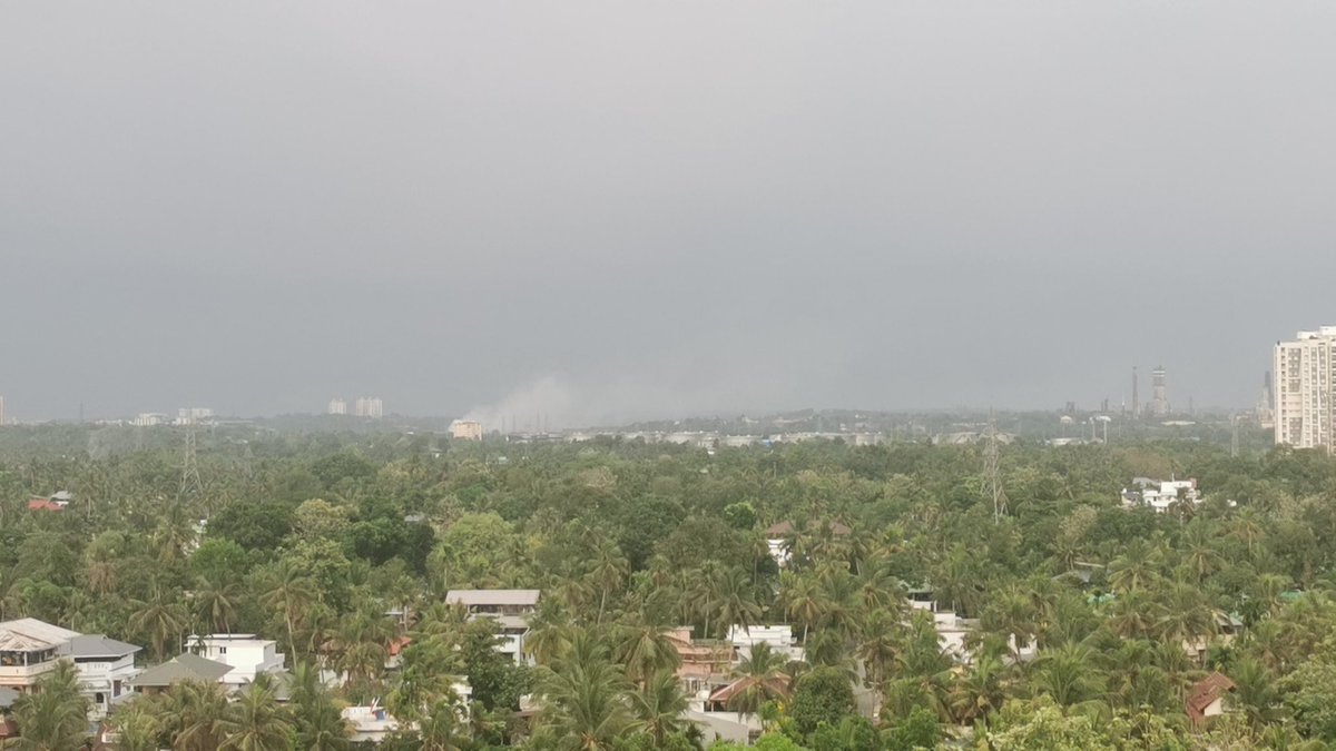 nobznobi11's tweet photo. Again 🥺 26 march
Who is behind this. @CPCB_OFFICIAL
#brahmapuramfire #kochi https://t.co/aQ9B1Ddurm