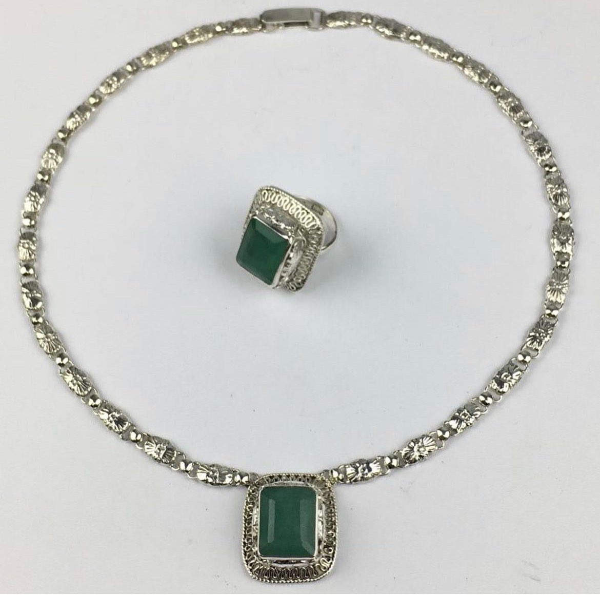 BiblengCo's tweet image. Emerald Jubilee by Bibleng- Genuine set of 999 Solid Fine Silver Necklace and Ring Handmade NEW #solidsilver #emerald #finesilver #handmade etsy.me/3nl1Gsr