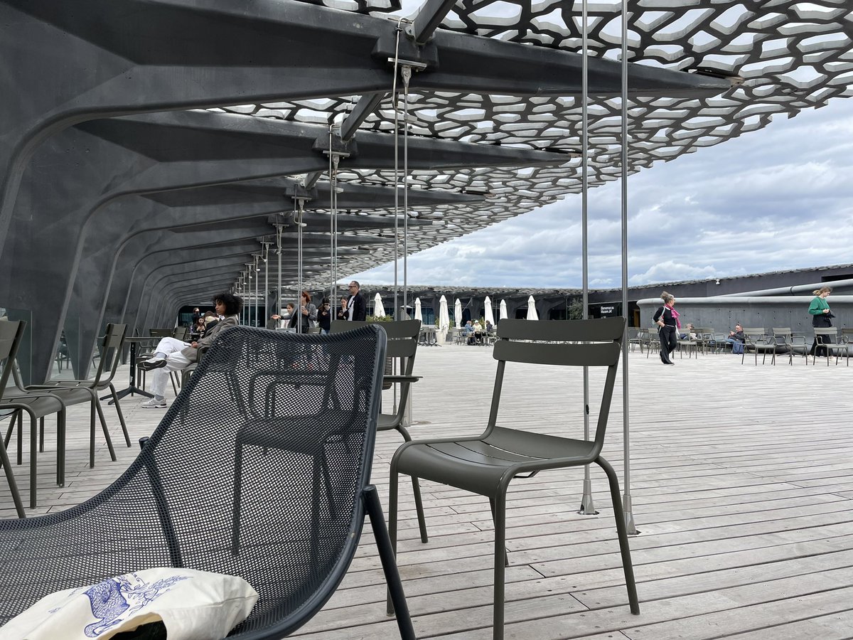 Encore en train de kiffer ma vie au <a href="/Mucem/">Mucem</a>. Ce qui est cool c’est que même sans payer vous pouvez accéder au jardin, aux transats fort st jean, à la superbe terrasse avec vue sur mer