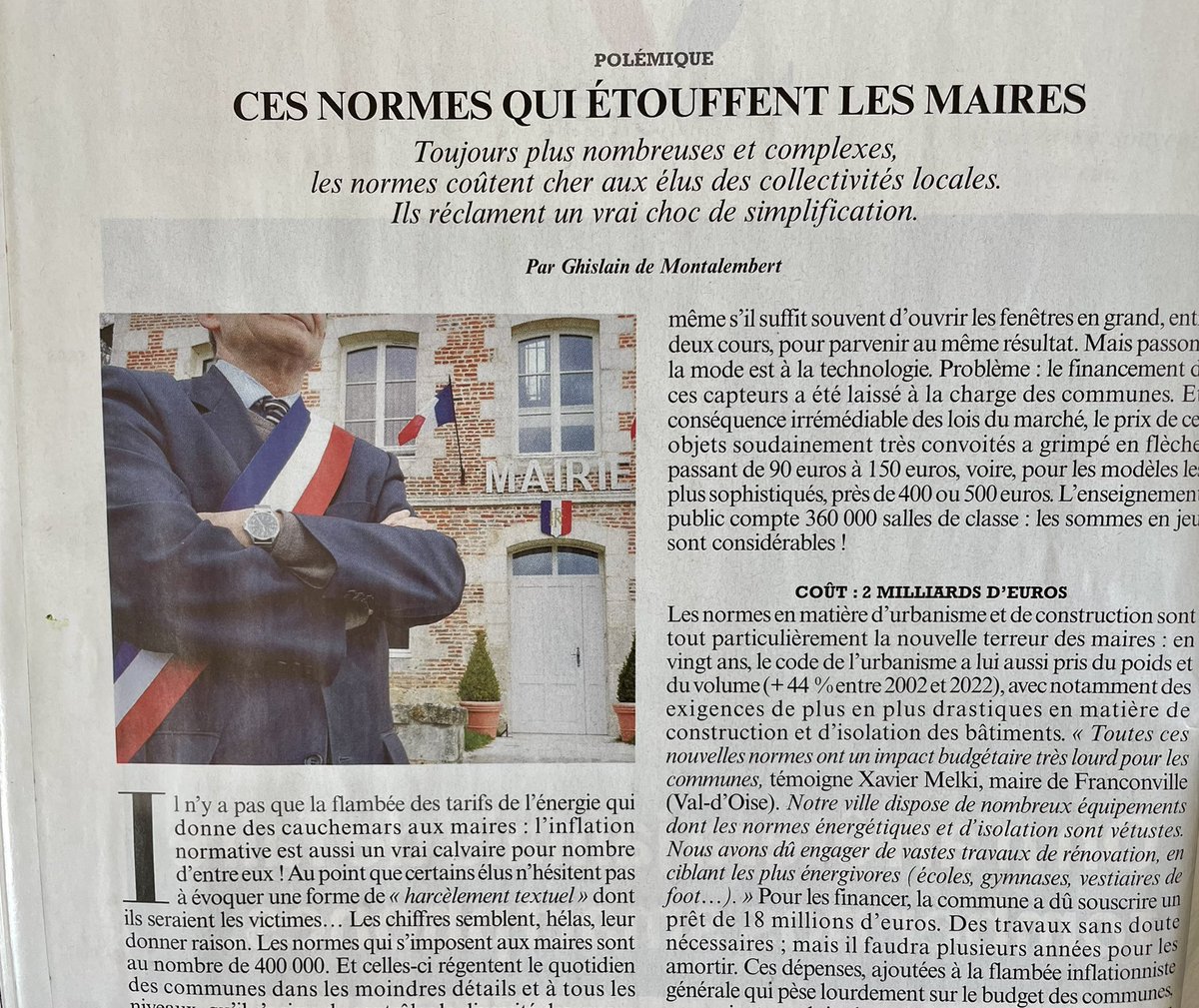 PresidentAmf's tweet image. L’excès de normes, de bureaucratie et de contraintes contradictoires, que subissent tous les maires de France, évoqué dans une pleine page du Figaro Magazine. Notre action @l_amf contre le «harcèlement textuel» avance ! Espérons que cette prise de conscience se traduira en actes.