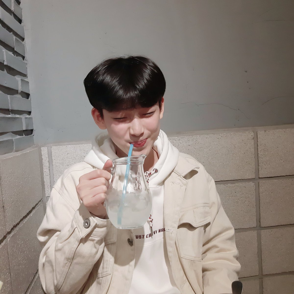 cutienoonoo's tweet photo. sunoo also did not experience being ugly. to mama and papa kim, you did a great job! 👍 https://t.co/0Tyjcc9qZd