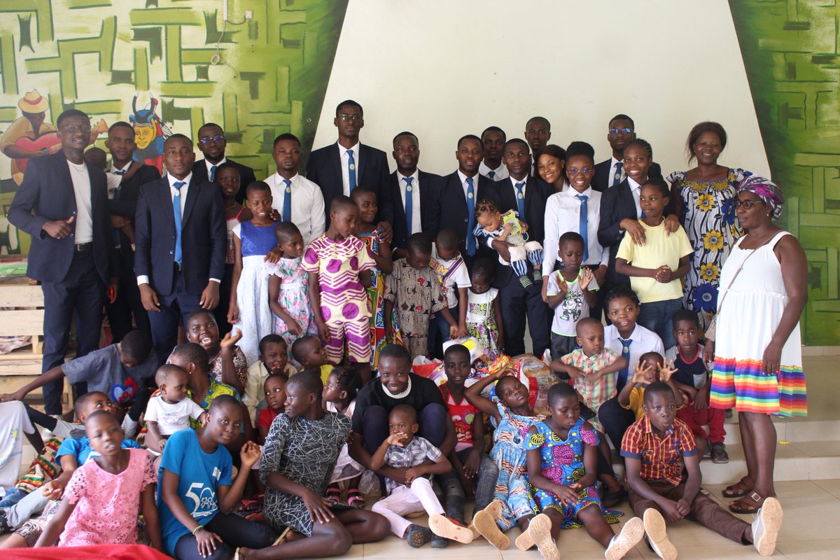 Nous (élèves ingénieurs à MAREMA)  <a href="/inphbpolytech/">INP-HB</a> de Yamoussoukro, avons célébré ce 25 mars dernier  la #JME 💧à SOS VILLAGE D'ENFANTS de Yamoussoukro ysur l'importance de l'EAU pour nous et les générations futures. #Youth4water  #ODD6 #WaterGeneration #INPHB #JVE #civ225