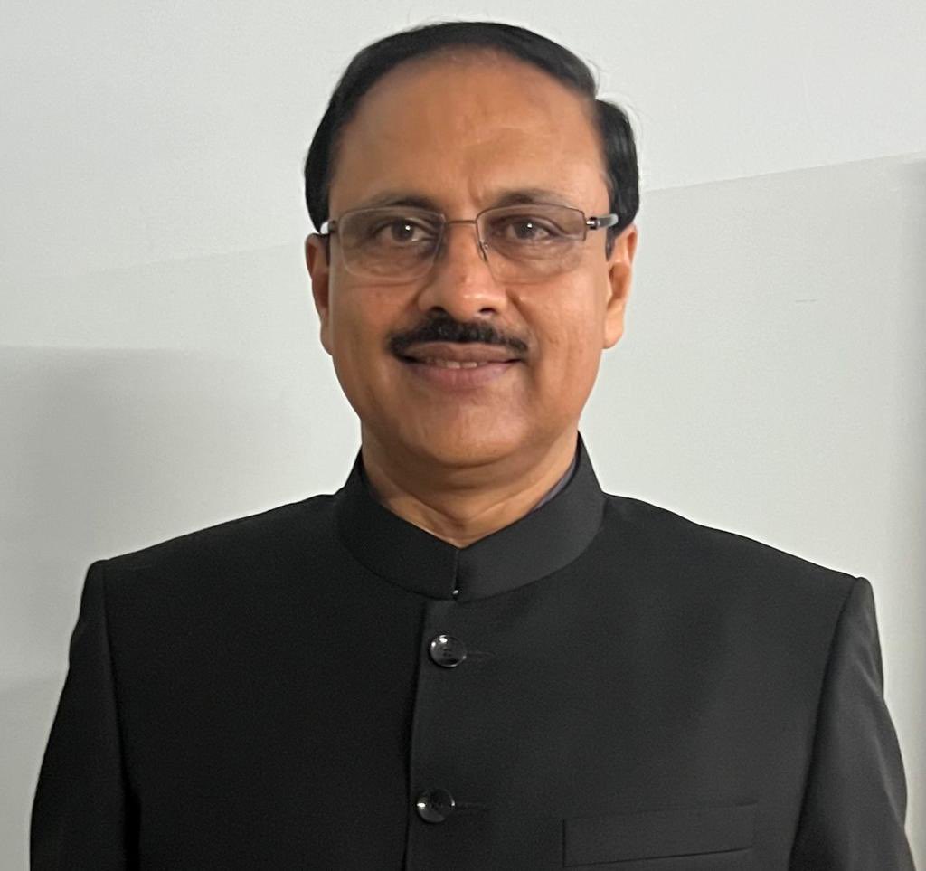 Senior Rajasthan Administrative Service (RAS) officer Gaurav Bajad today was elected as the president of All India Federation of State Civil/Administrative Service Association. #Rajasthan <a href="/RajCMO/">CMO Rajasthan</a>