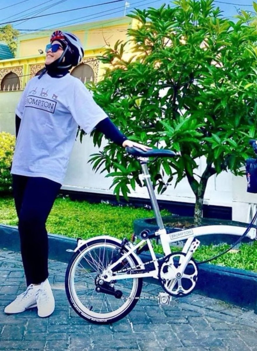 WagimanDeep212_'s tweet photo. Setelah mengatakan Tas Branded binik nya adalah KW, pak Sekda Riau  mengaku bhwa Sepeda Brompton milik biniknya ituh didapet scara Kredit.
Jan sampe puasanya batal gegara bo'ong lhoh..
Skedar mengingatken 🙏 https://t.co/1O1IAxZQu9