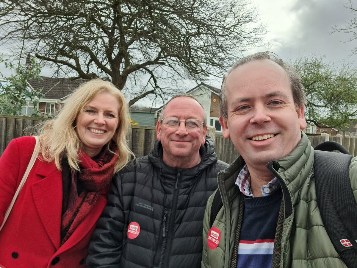 Big thanks to @CllrJoWhite for supporting Dave Challinor and I in #Retford North for #Bassetlaw district elections this morning, where despite the chilly weather we had a very warm #labourdoorstep response #LabourtoWin 🌹