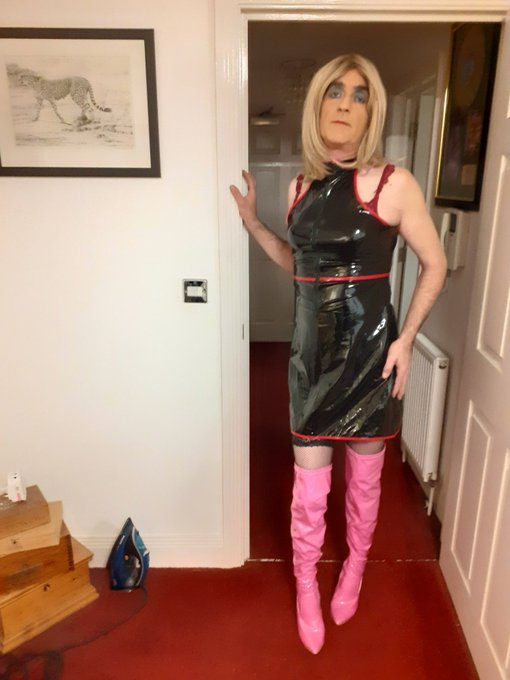 fakerockchick's tweet photo. I love her in that vinyl dress. CD. https://t.co/ri5gHGRE9A