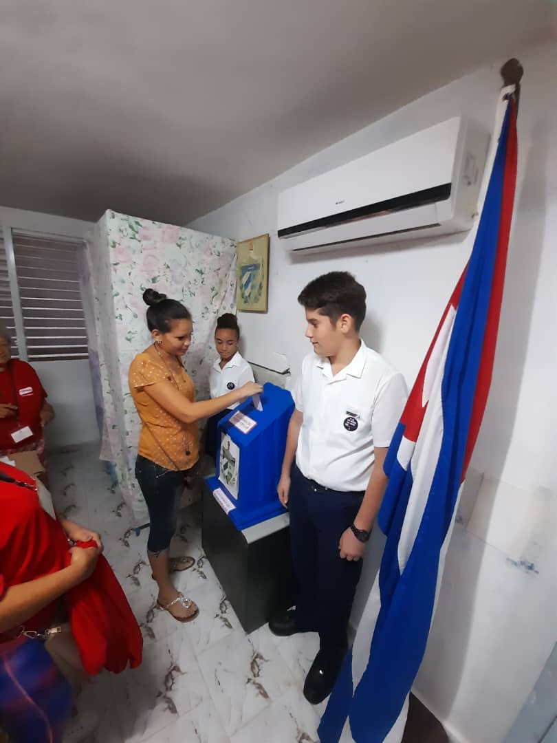 Día de honor y gloria para la patria.Ejercemos libremente la democracia al elegir nuestros diputados a la Asamblea Nacional del Poder Popular.#YoVotoXTodos