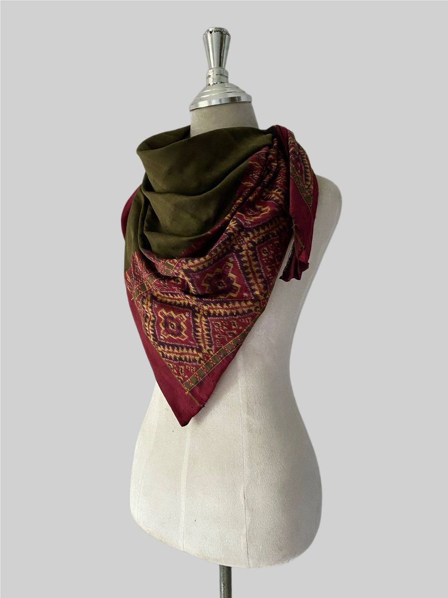 IKTT_official's tweet photo. Scarf with beautiful green color(Prohut).
Prohut(プロフ)の緑色が際立つスカーフ達。
#Cambodia #iktt #silk #ikat #asians #traditional #textiles #fabric #naturaldye #weaving #Artisans #green #Prohut
#カンボジア #絹絣 #自然染色 #染織 #伝統工芸 #スカーフ #みどり https://t.co/E0BDUu1hMU