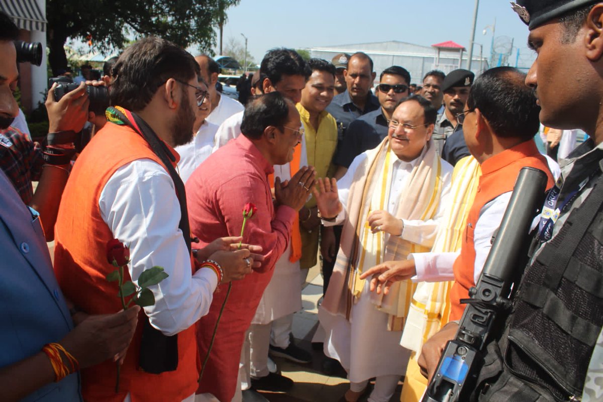 kmsonibjp's tweet photo. @BJP4India के राष्ट्रीय अध्यक्ष आदरणीय श्री .@JPNadda जी का राजाभोज की नगरी भोपाल आगमन पर स्वागत किया। https://t.co/49u8axGINl