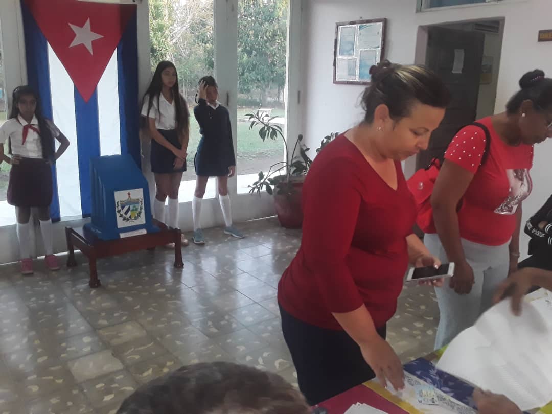 Acabó de ejercer su derecho al voto  la candidata Gianny Bermúdez Alemán en la circunscripción #1 del municipio de Fomento.
#YoVotoXPorTodos 
#SanctiSpiritusEnMarcha 
#YanelisIbarraNegrin
<a href="/IbarraNegrin/">Yanelis Ibarra Negrín</a>