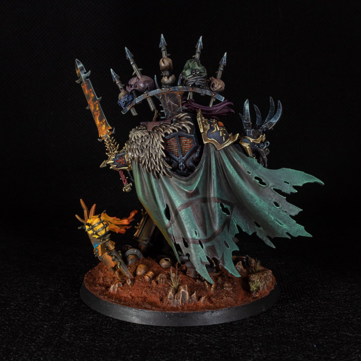XD_Mitch's tweet photo. Realised I never shared my final Abaddon pics on here! Hope you like him, he was the most fun I've had on a mini so far on my journey 😈 #WarhammerCommunity #warhammer40000 #AbaddontheDespoiler #ChaosSpaceMarines #BlackLegion https://t.co/XlXkLpRSoE
