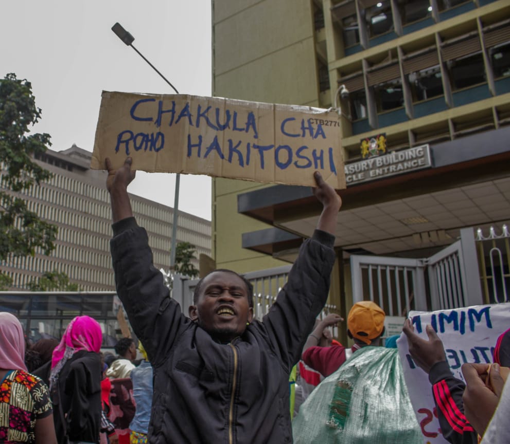 Food is our struggle as Kenyans not Power We demand for our right we don't ask for it A day is coming the poor will eat the rich
#MaandamanoMondays will never be stopped untill you listen to the common mwananchi ✊✊
<a href="/routetofood/">Route to Food</a> <a href="/KayoleCJC/">#KayoleJustice</a> 
📸 <a href="/AfricanArtivist/">African Artivist</a>