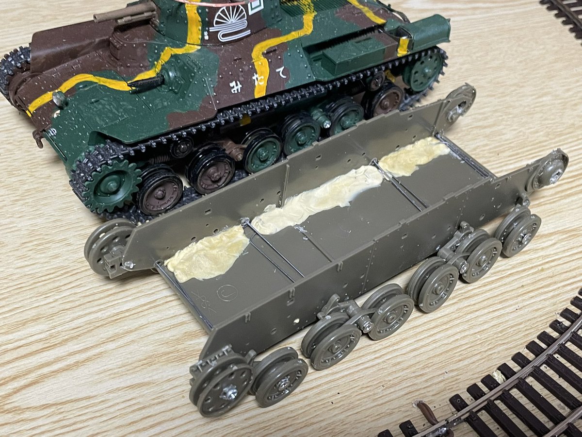 作業の間にまたサスペンション可動の九七式中戦車RC化工作を 